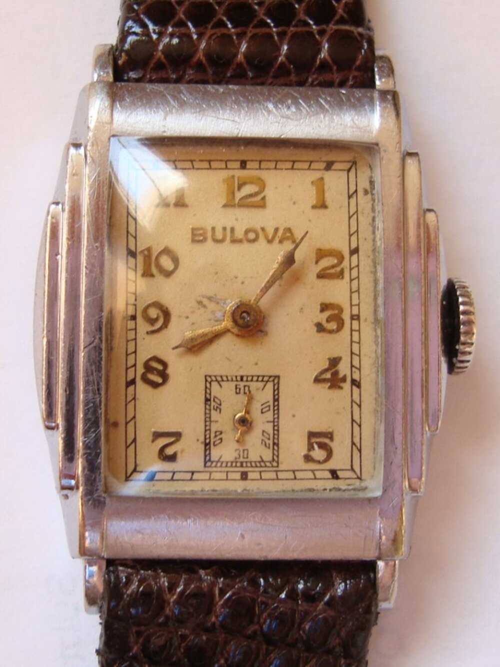 VINTAGE WIND UP BULOVA STEP CASE.RUN GREAT